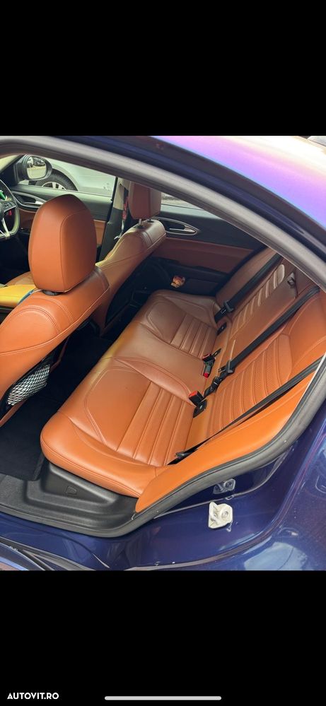 Alfa Romeo Giulia 2.0 Turbo 16V AT8-Q4 Veloce - 7