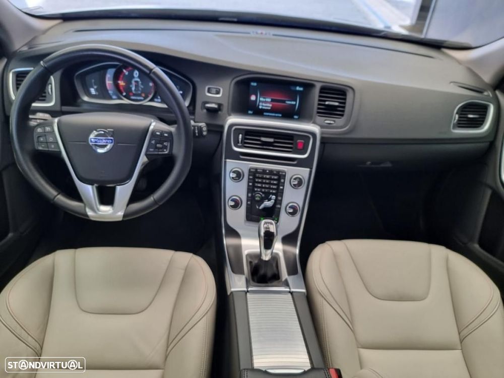 Volvo V60 2.0 D2 Momentum - 13