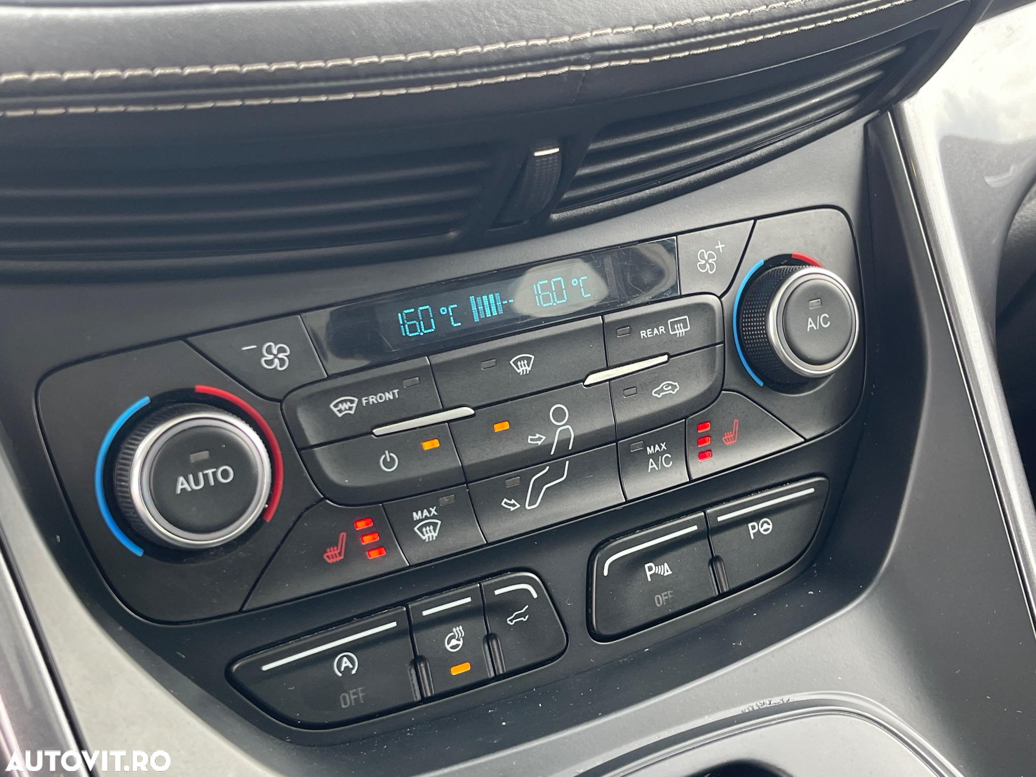 Ford Kuga 2.0 TDCi 4WD Powershift Vignale - 16