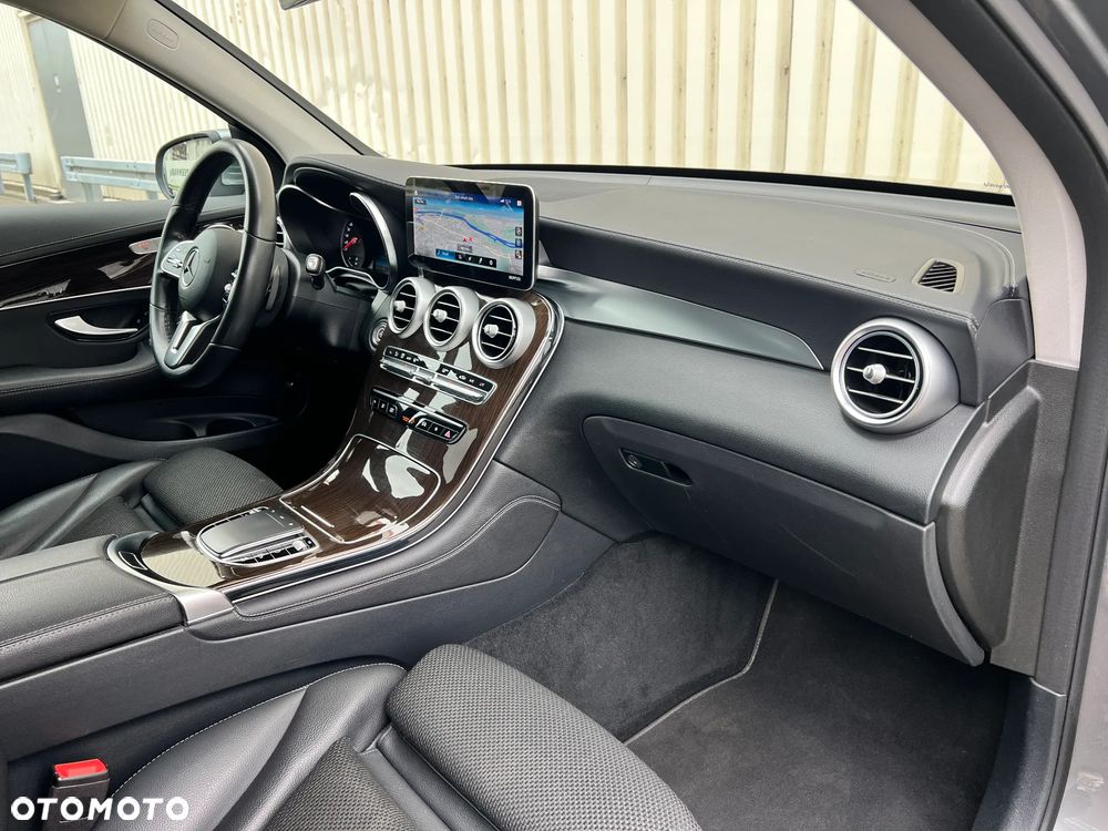 Mercedes-Benz GLC 200 4Matic 9G-TRONIC AMG Line - 18