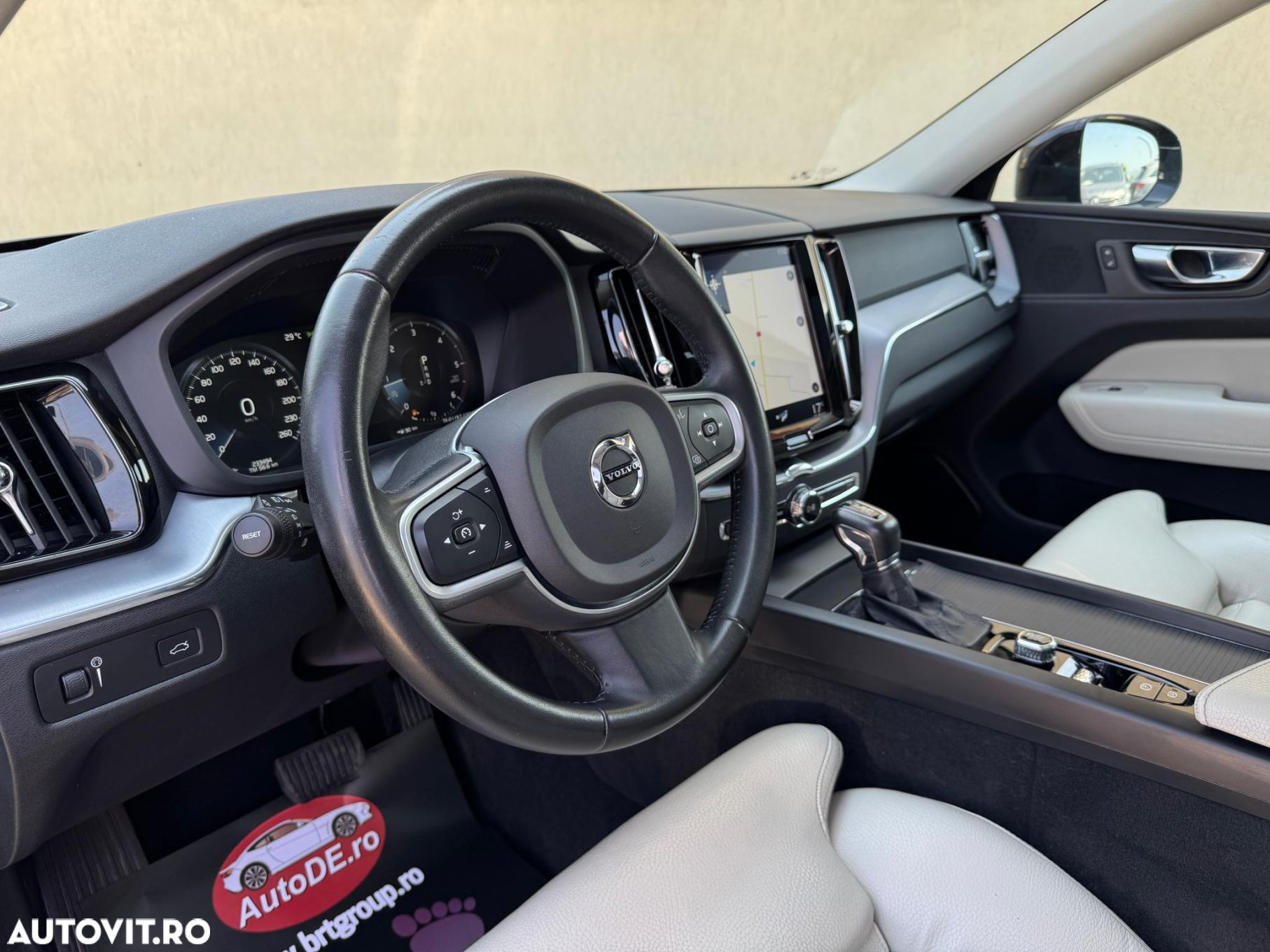 Volvo XC 60 D4 Momentum Pro - 5