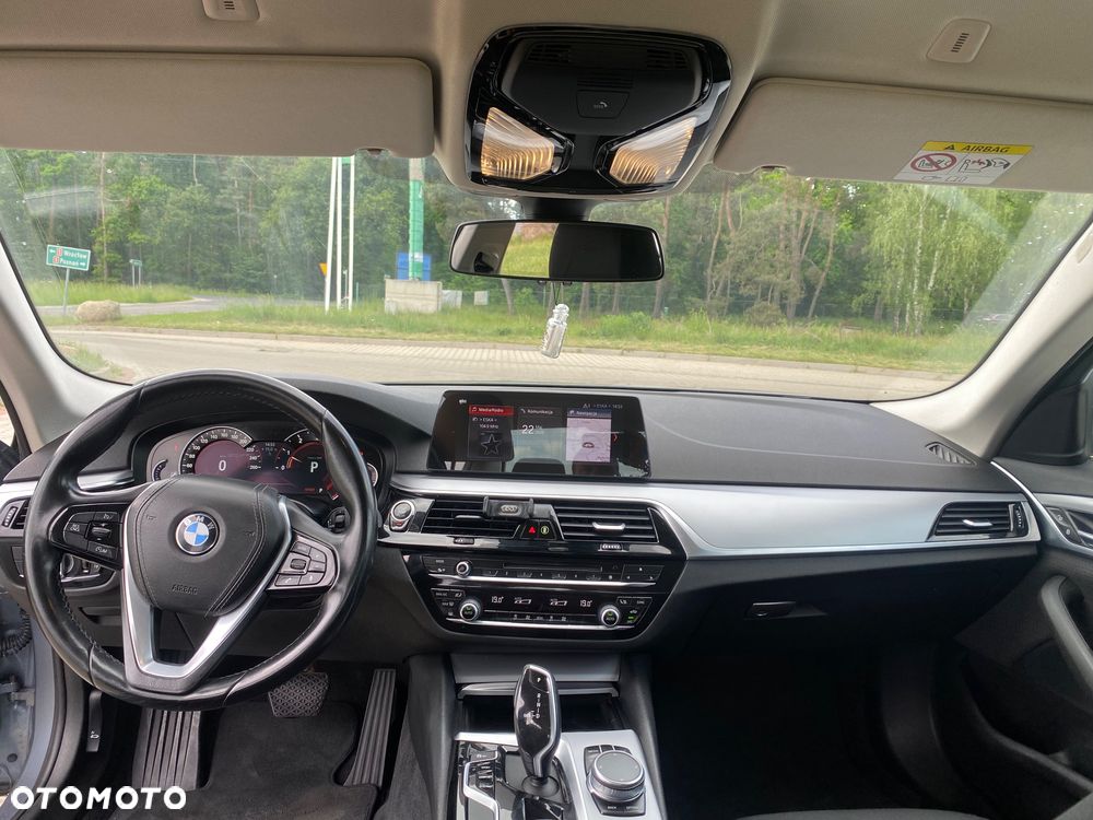 BMW Seria 5 520i - 14