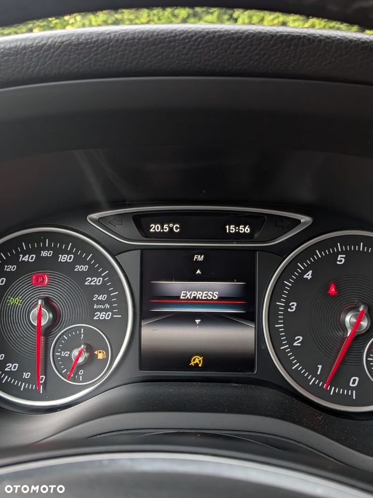 Mercedes-Benz Klasa B 180 Edition - 24
