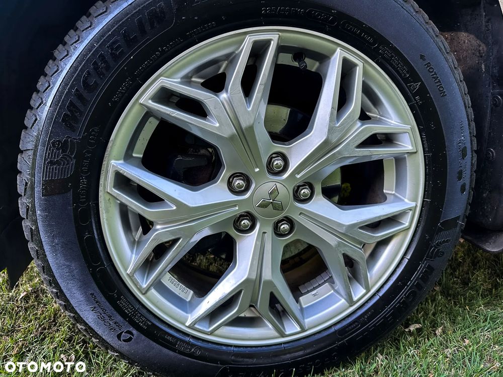 Mitsubishi Outlander Intense + - 10