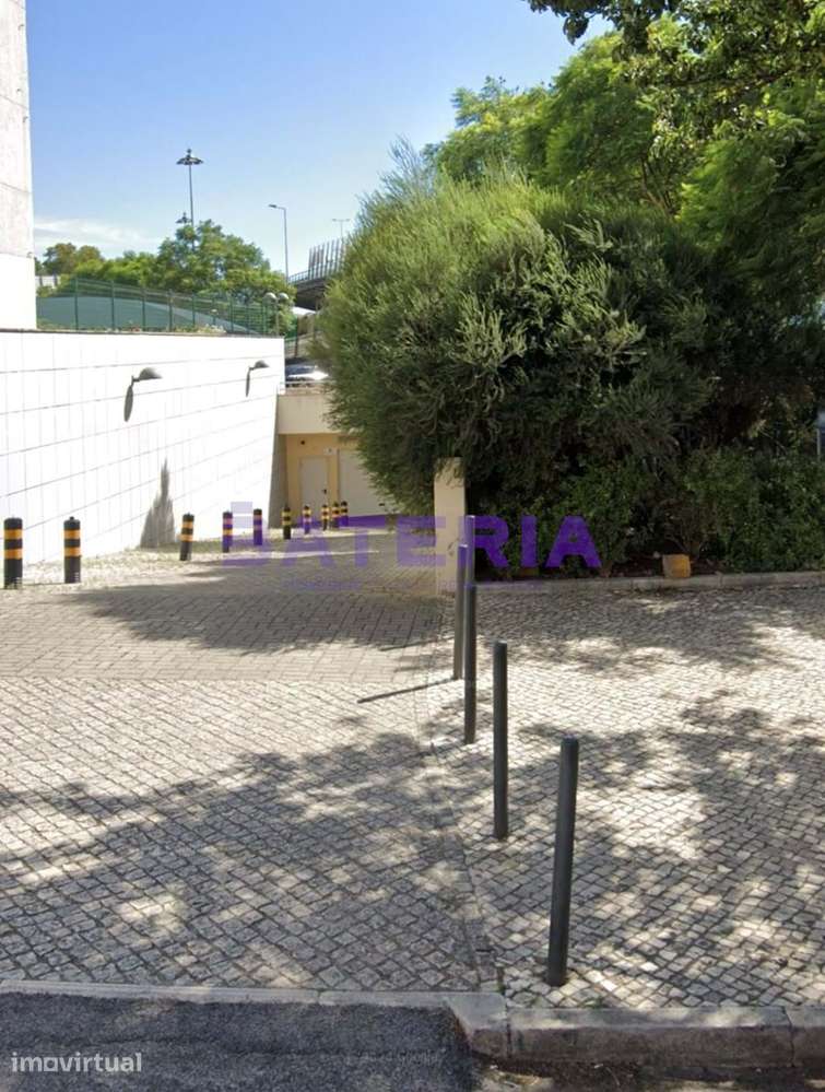 Estacionamento no centro de Algés - Grande imagem: 2/6
