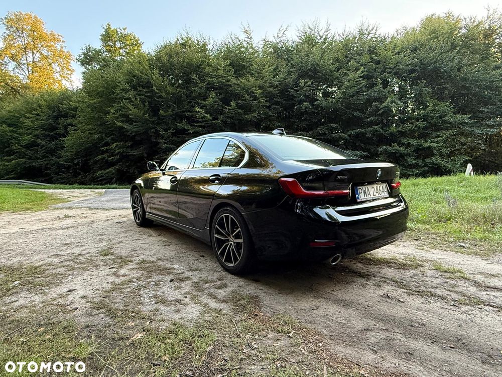 BMW Seria 3 330i xDrive - 4