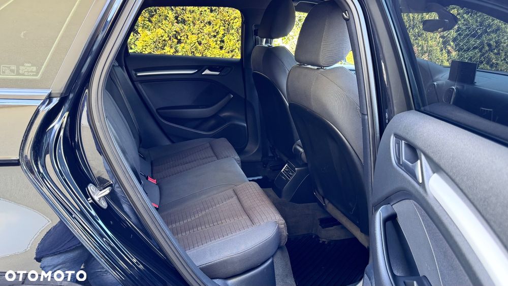 Audi A3 Sportback 1.6 TDI DPF S tronic S line Sportpaket - 28