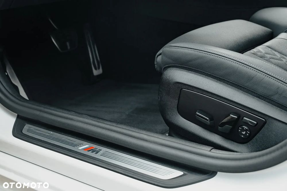 BMW Seria 5 520d xDrive Touring M Sport Edition - 18