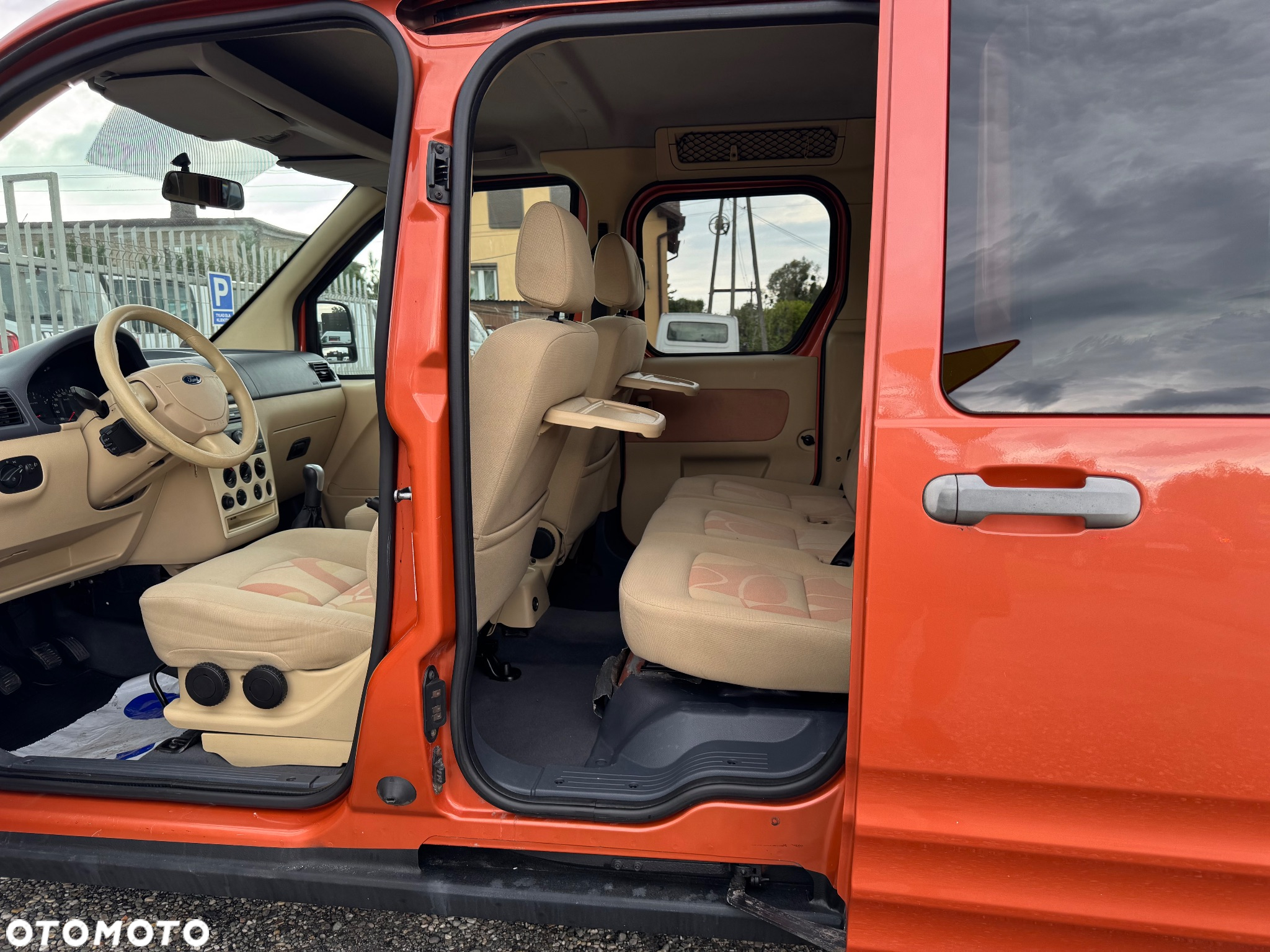 Ford Tourneo Connect - 14