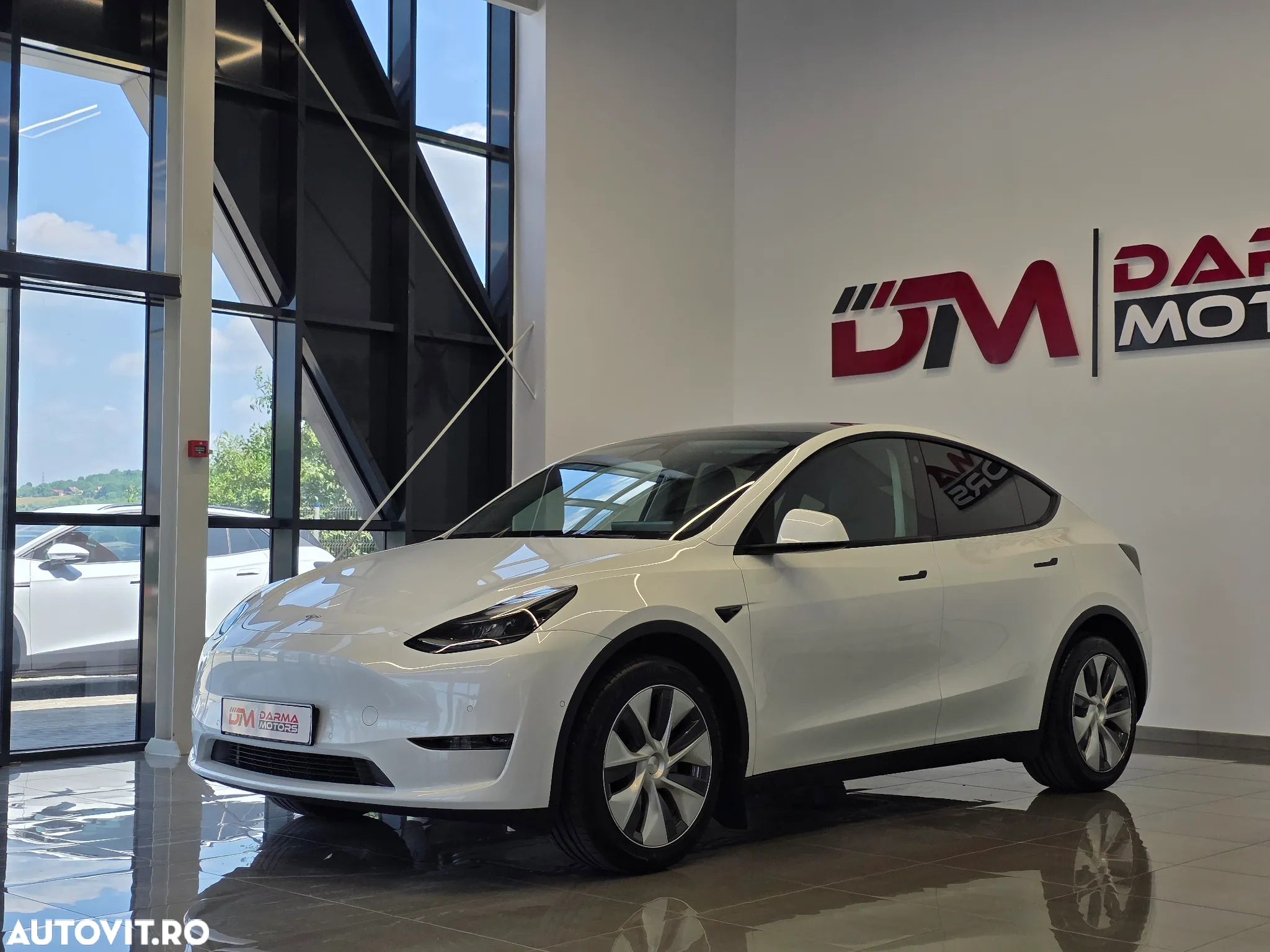 Tesla Model Y Long Range Dual Motor AWD - 2