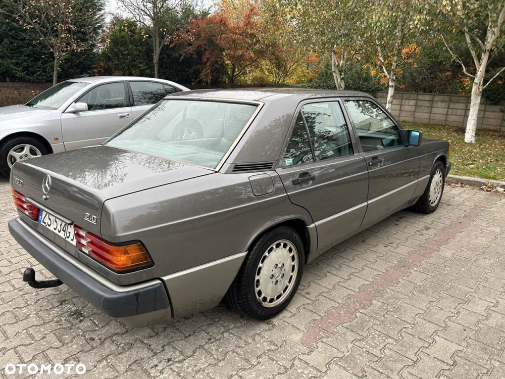 Mercedes-Benz W201 (190) - 3