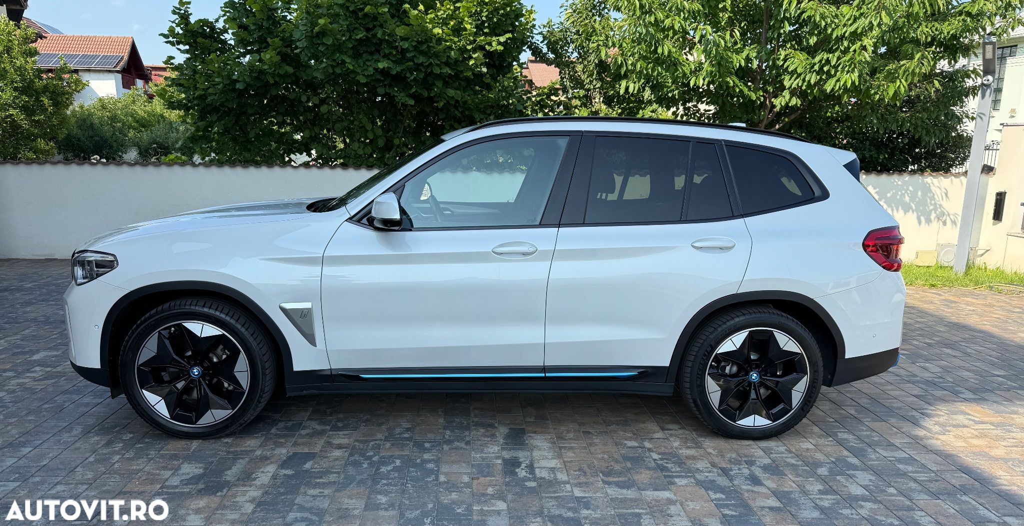 BMW iX3 - 1