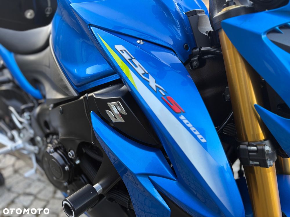 Suzuki GSX - 26