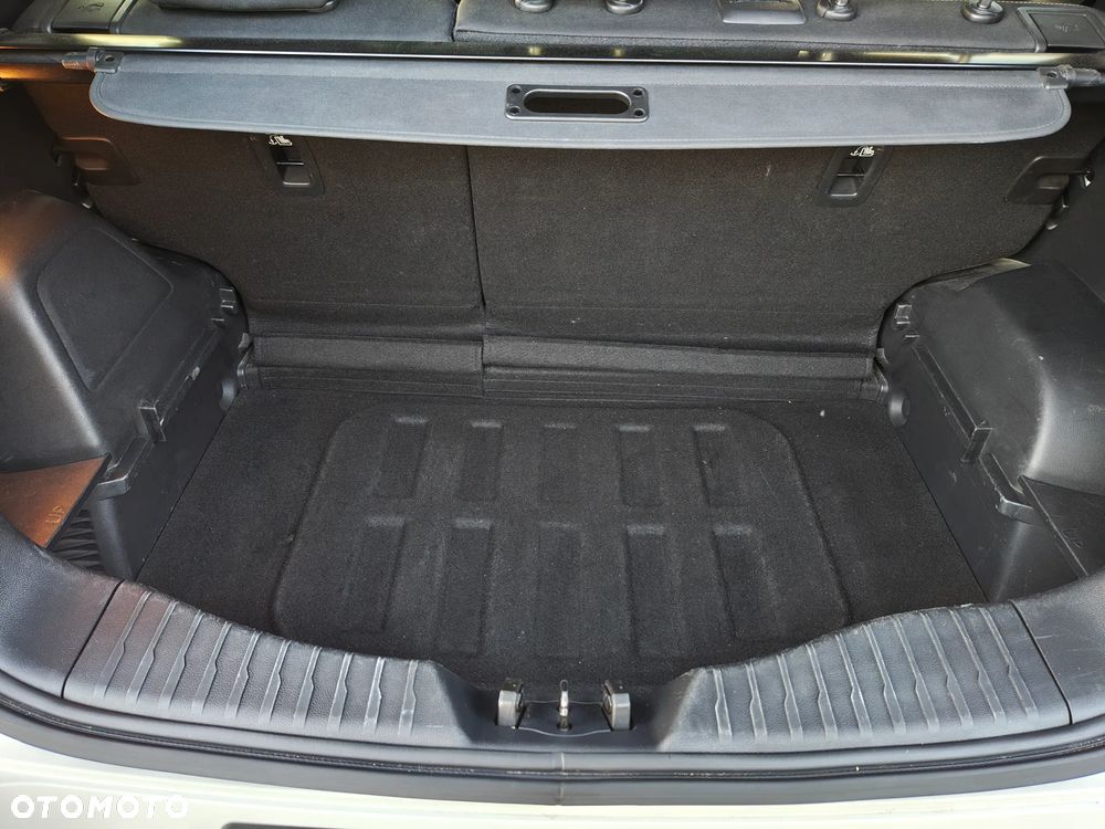SsangYong/KGM Tivoli e-XGi 160 2WD Black+White - 31