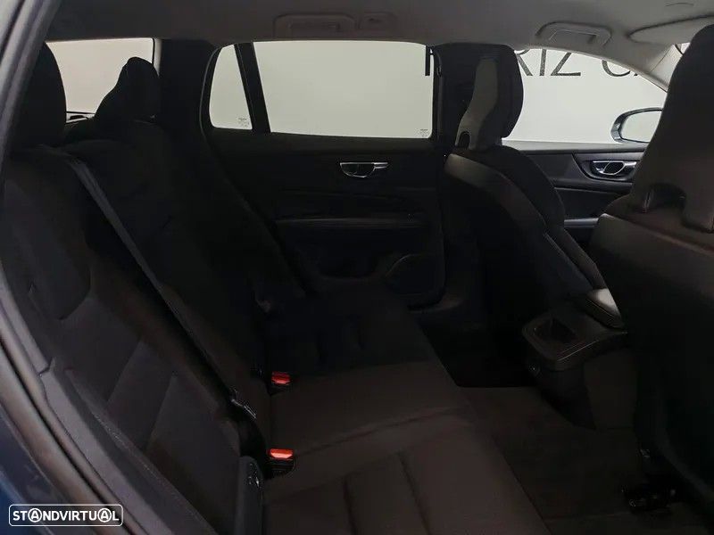 Volvo V60 2.0 B4 Momentum Geartronic - 11