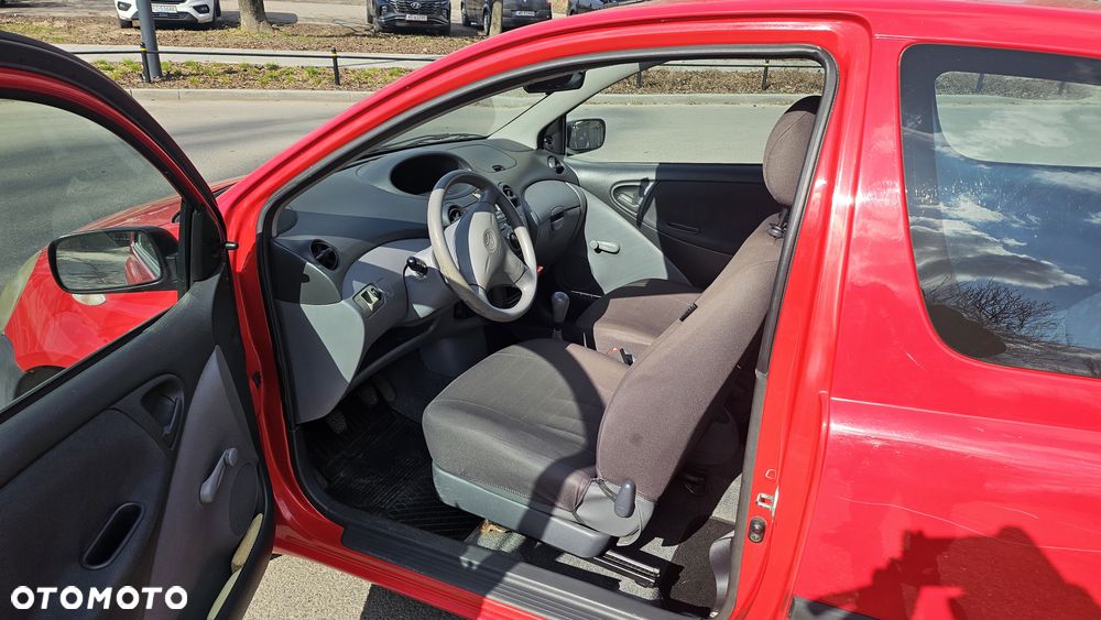 Toyota Yaris 1.0 Base - 6