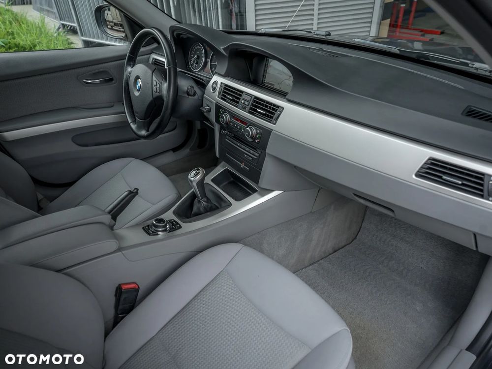 BMW Seria 3 318i Edition Exclusive - 31