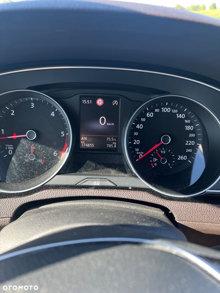 Volkswagen Passat - 8