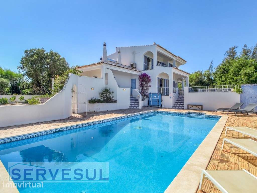 Moradia espaçosa com 4 quartos, piscina e garagem, com Vista para o... - Grande imagem: 2/42