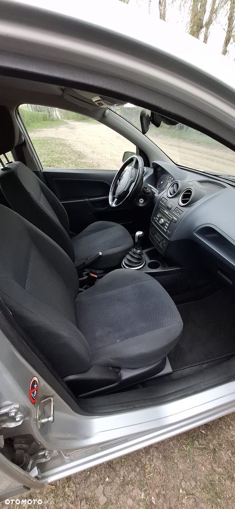 Ford Fiesta 1.4 Ghia - 9