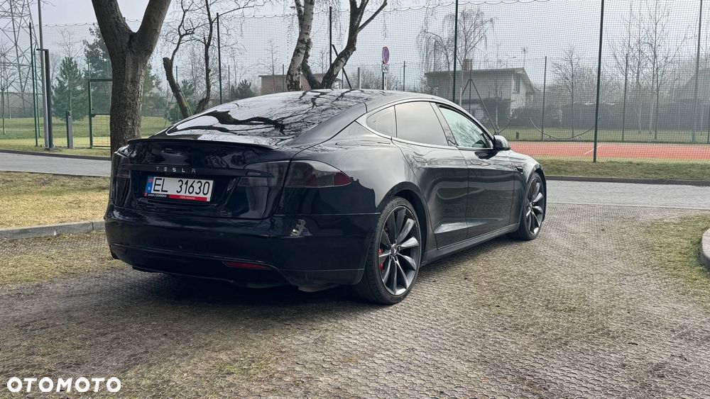 Tesla Model S - 3