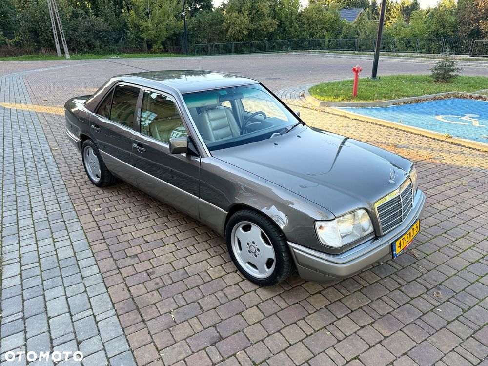 Mercedes-Benz W124 (1984-1993) - 12