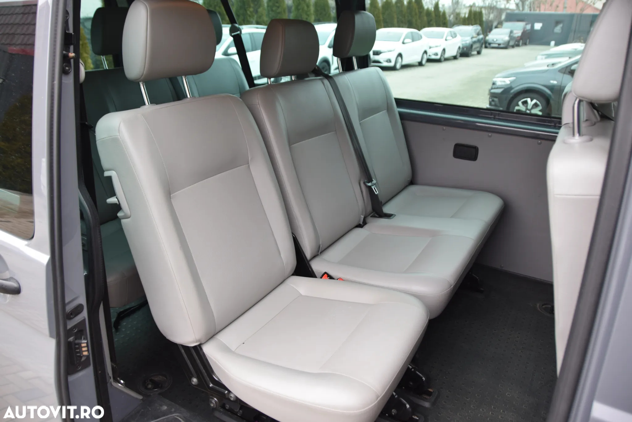 Volkswagen Caravelle - 13