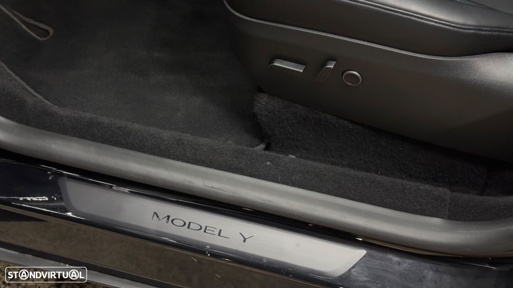 Tesla Model Y RWD - 32