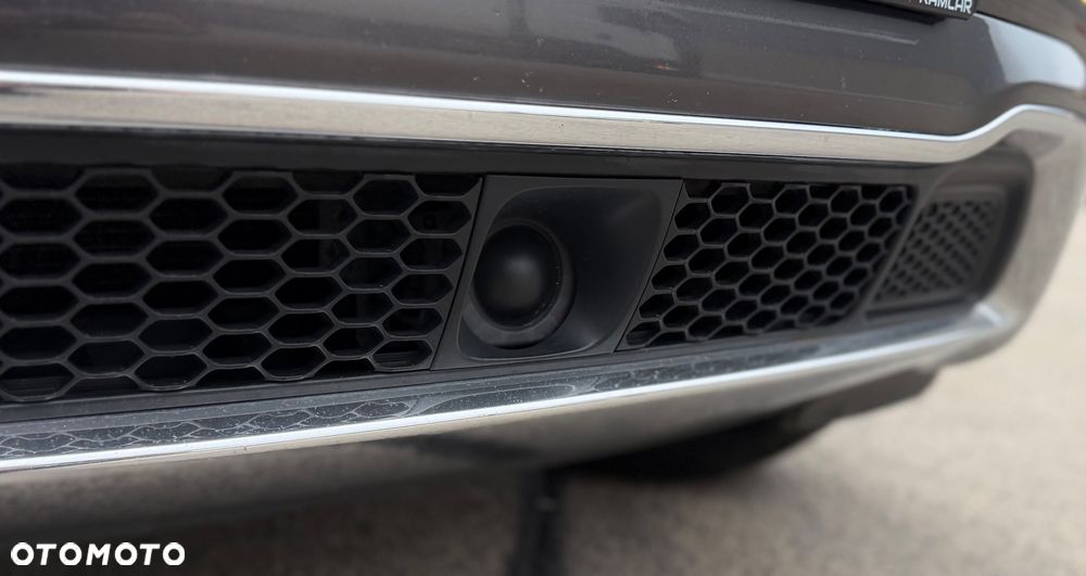 Jeep Grand Cherokee - 12