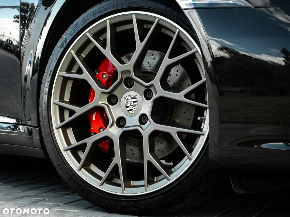 Porsche 911 Carrera 4S - 10