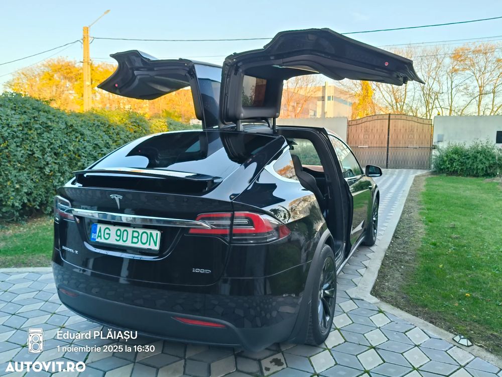 Tesla Model X - 2