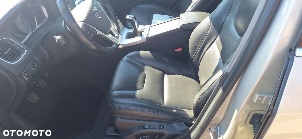 Volvo V60 T3 Drive-E Momentum - 11