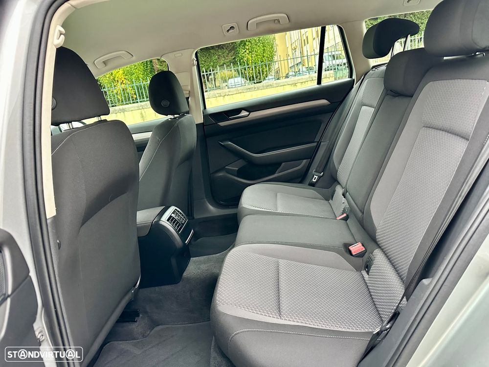 VW Passat Variant 1.6 TDI Confortline - 23