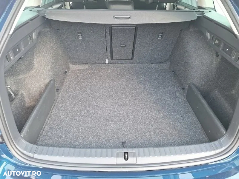 Skoda Octavia Combi 2.0 TDI DSG 4X4 Scout - 36