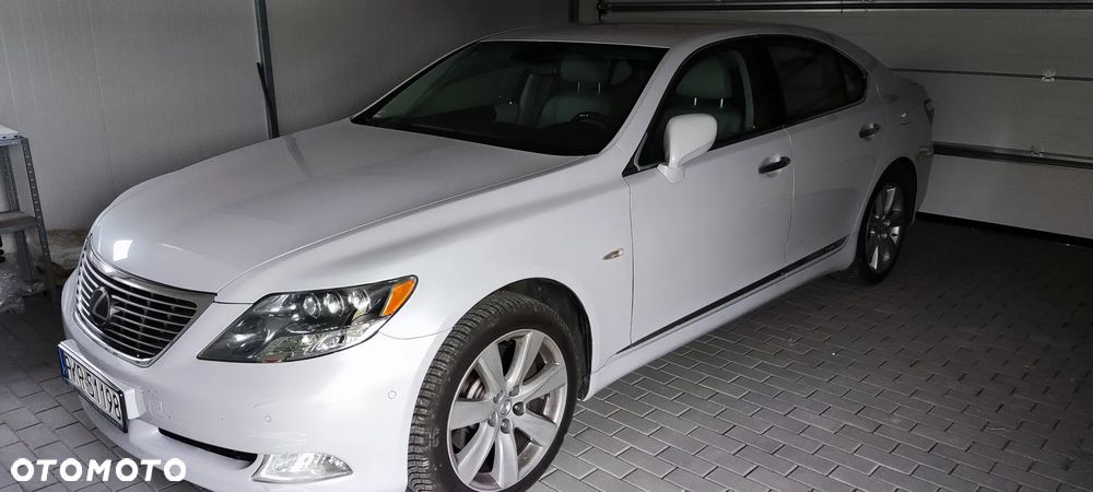 Lexus LS - 13