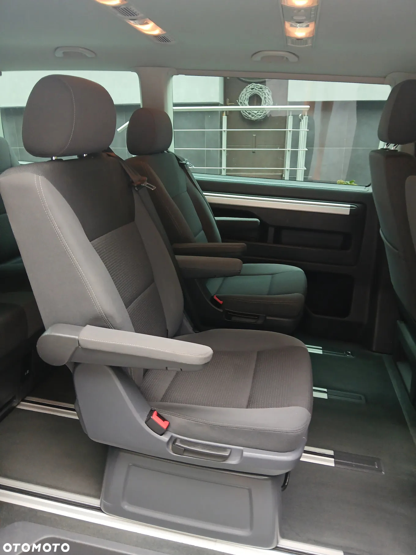 Volkswagen Multivan - 10