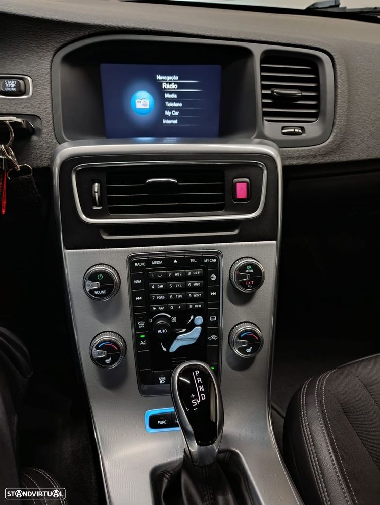Volvo V60 2.4 D6 Momentum AWD Phev - 16
