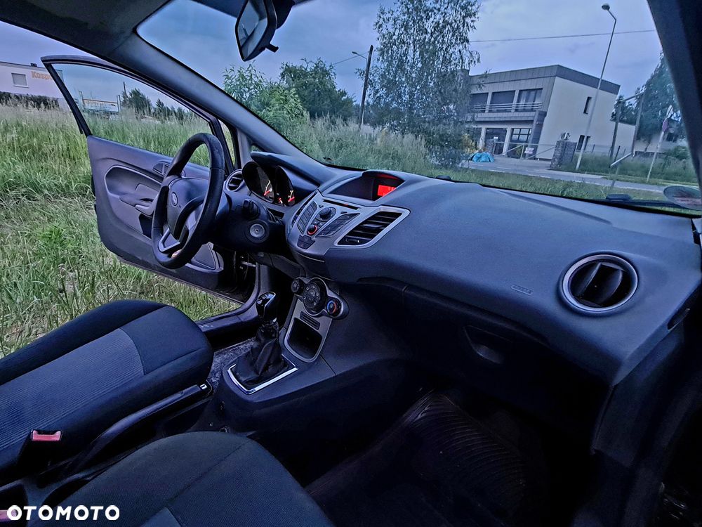 Ford Fiesta - 21