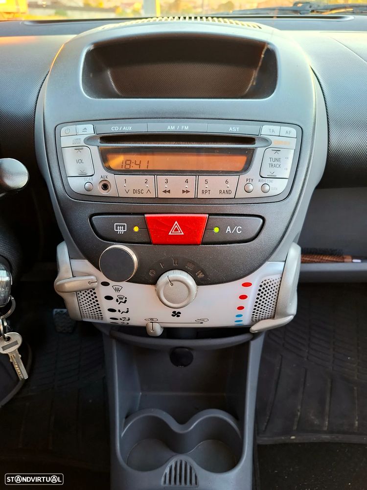 Peugeot 107 1.0 Urban - 11