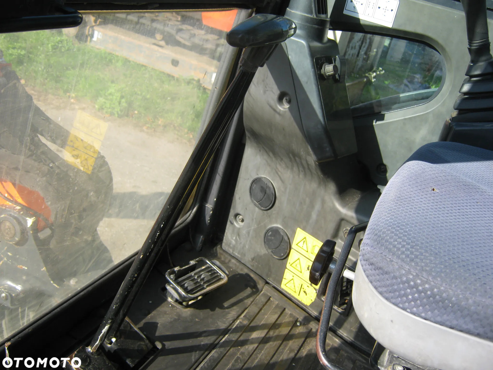Hitachi ZX22U-2 - 8