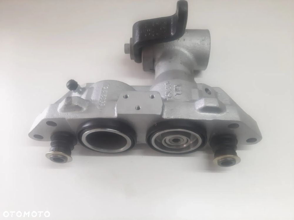 zacisk tył prawy lewy  Mercedes Vario - 2