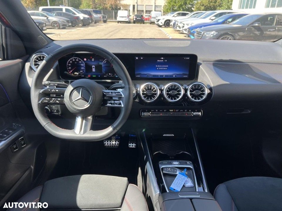 Mercedes-Benz GLA - 12