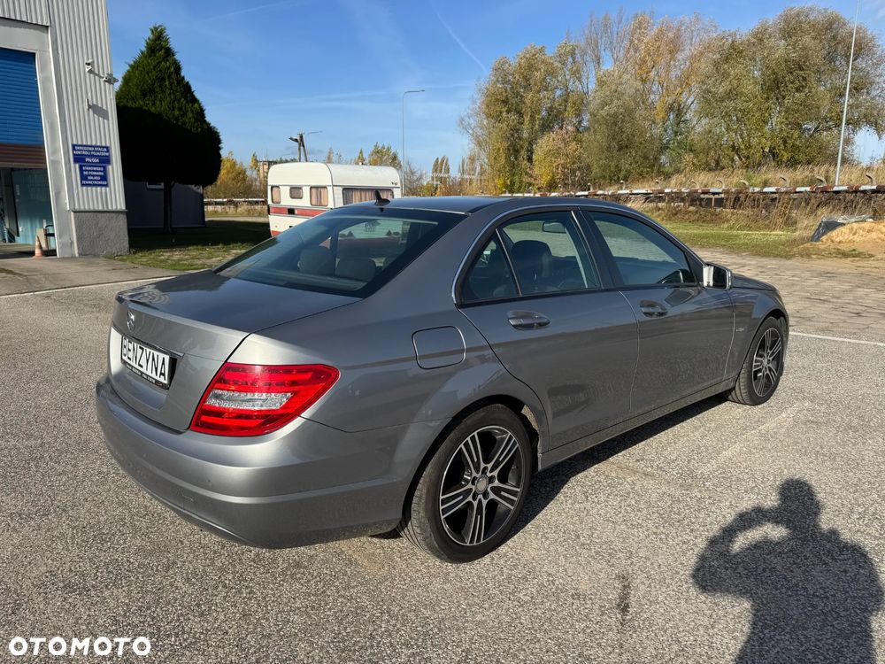 Mercedes-Benz Klasa C 180 BlueEFFICIENCY Elegance - 8
