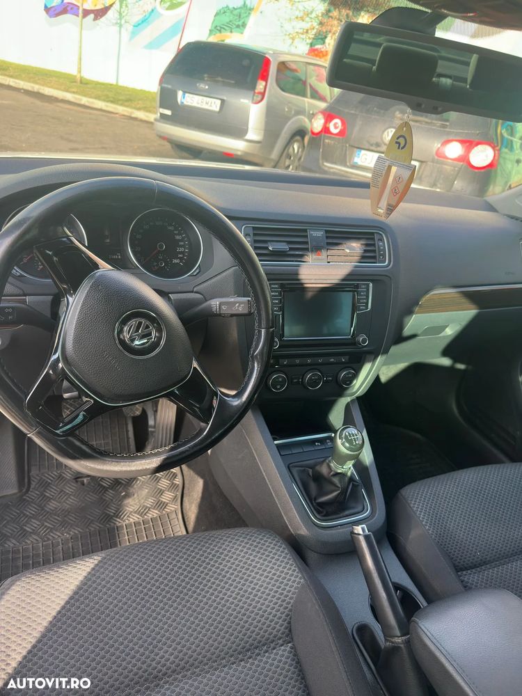 Volkswagen Jetta 2.0 TDI Comfortline - 5