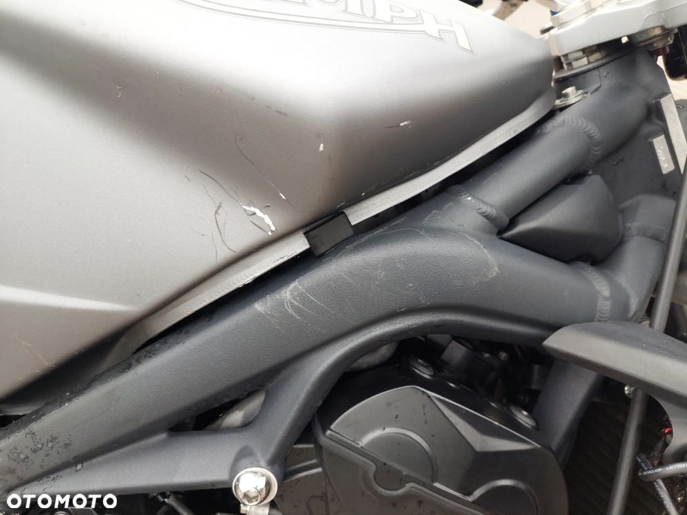 Triumph Street Triple - 11