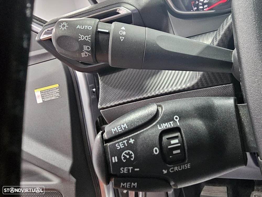 Peugeot 2008 1.2 PureTech Allure - 18