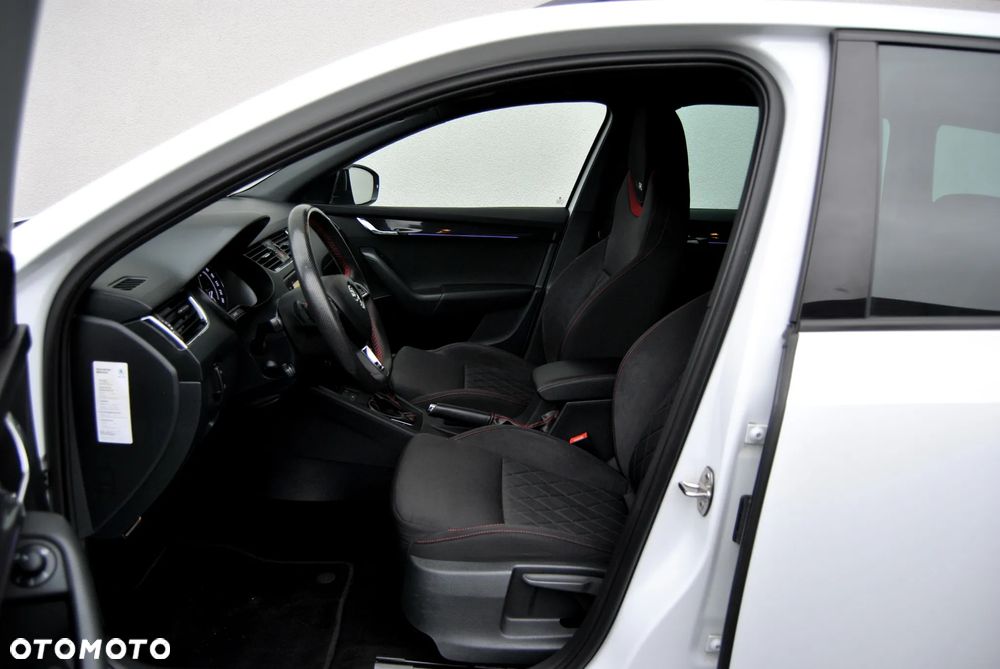 Skoda Octavia Combi 2.0 TDI DSG RS - 17