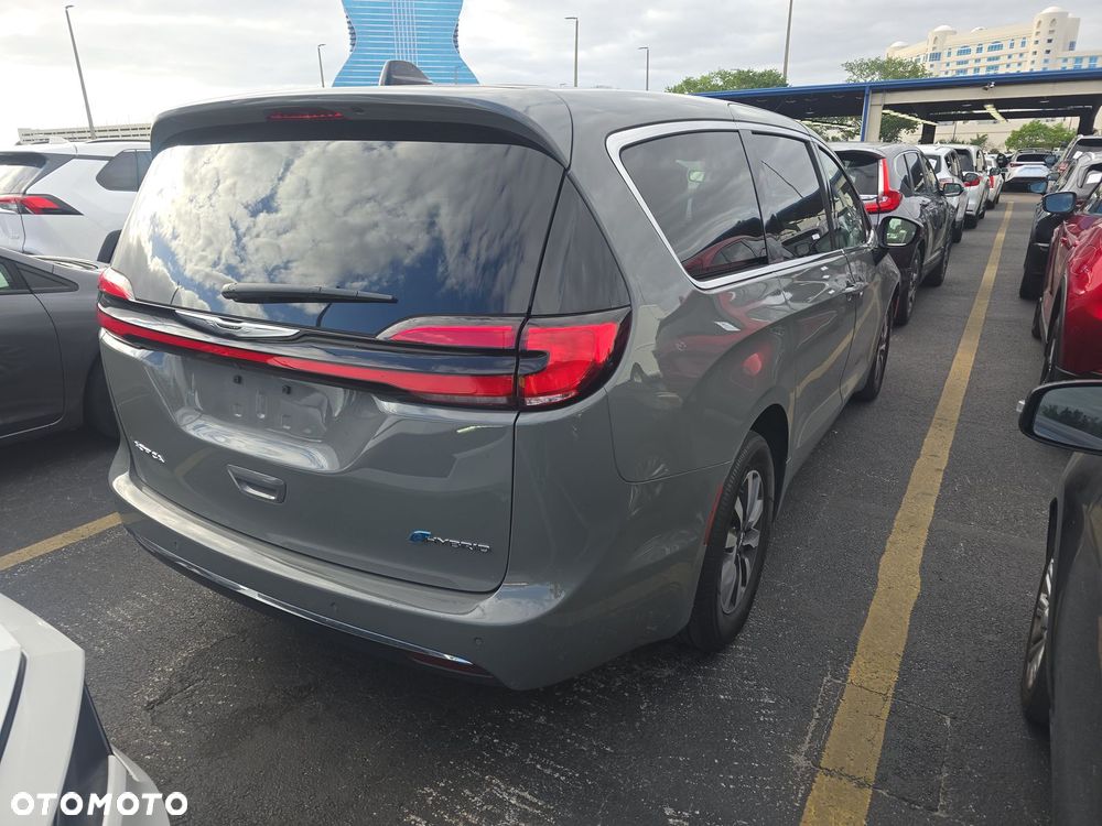 Chrysler Pacifica - 4