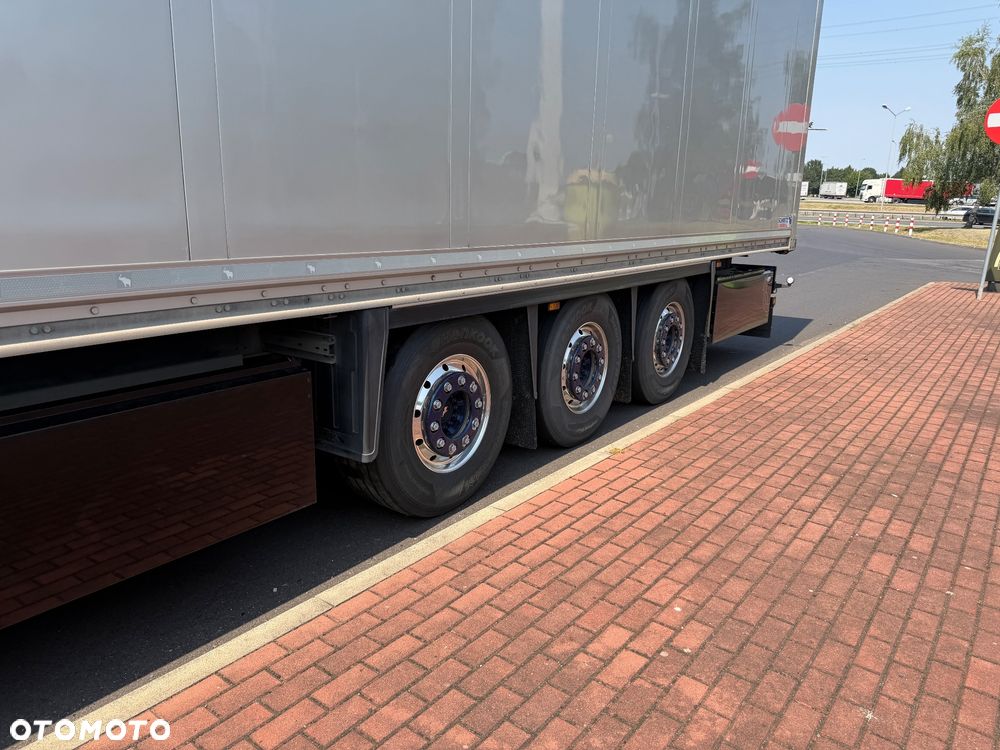 Schmitz Cargobull Izoterma kontener schmitz oś podnoszona i oś skrętna sprowadzona z Niemiec idealny stan 2x paleciara - 6