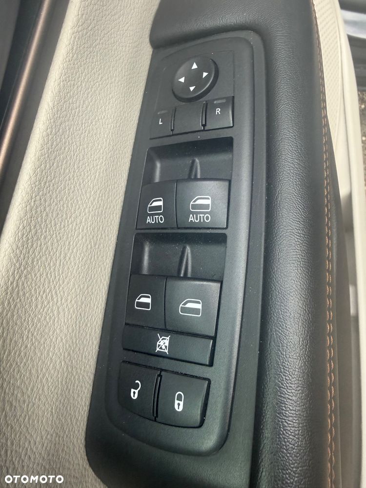 Chrysler Pacifica - 9